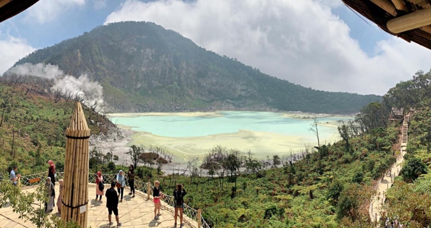 4D3N Halfboard Jakarta Bandung Muslim Private Tour