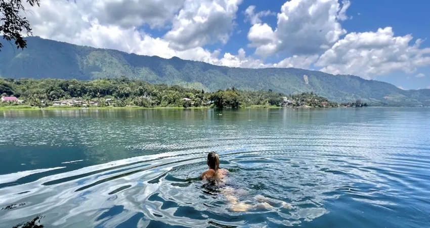 4D3N Halfboard Medan Lake Toba Parapat Tour (Min 30)